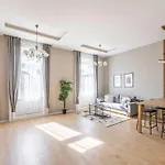 Exclusive N' Spacious Elizabeth Apartament