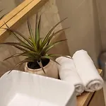 Exclusive N' Spacious Elizabeth Apartament *